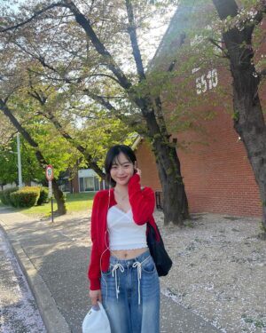 Oh Se-eun Instagram - 👩🏻‍🦰🍀♥️ 
••Hi
How
are
you
❓