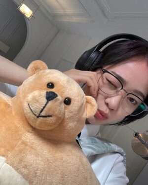 Oh Se-eun Instagram - 재형이가 그렇게 매력쟁이 라는 소문이 (소근소근)👀
다들 피라미드 게임 정주행 하러 가자구우우~~🫶🩵