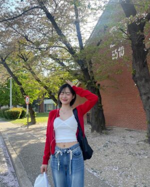 Oh Se-eun Instagram - 👩🏻‍🦰🍀♥️ 
••Hi
How
are
you
❓