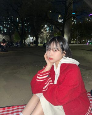 Oh Se-eun Instagram - 꽃보러 가서 꽃받침 사진만 왕창 찍어오기🙃🌸