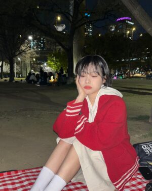 Oh Se-eun Instagram - 꽃보러 가서 꽃받침 사진만 왕창 찍어오기🙃🌸