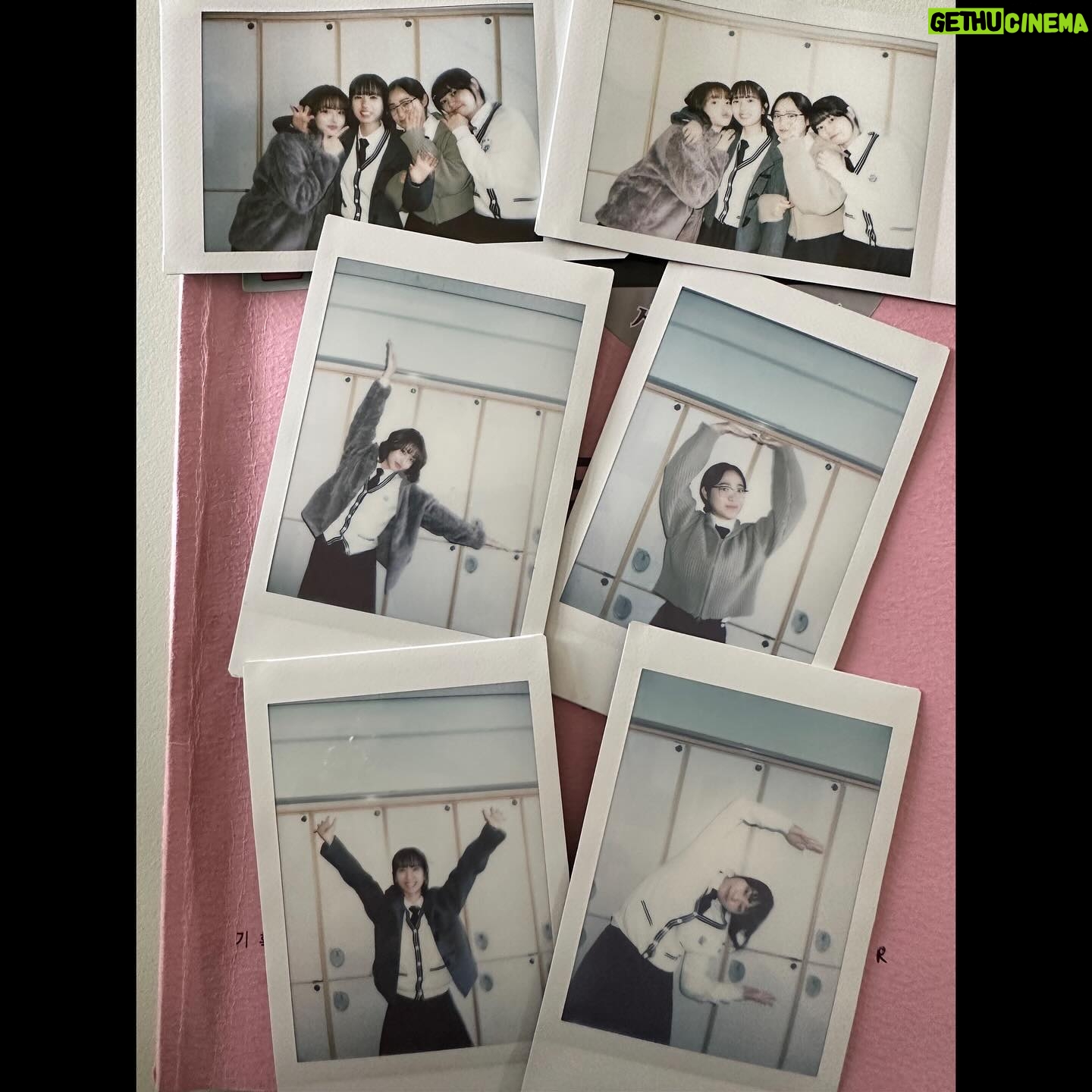 Oh Se-eun - 67.7K Likes - 나의 봄 여름 가을 겨울 함께 했던 피라미드 게임🔺
재형이를 연기하면서 정말 많이 행복했어요🥹
부족한 제가 매력 넘치는 재형이를 다 담아내지 못해서
속상할때도 많았답니다••
그때마다 옆에서 많이 도와주고 좋은 말 해줬던 언니들!
그리고 피겜의 어머니, 소연 감독님 🫶
현장에서 잠도 못자고 더위와 추위를 함께했던 모든 스탭 언니,오빠분들께 감사 인사 드립니다!
덕분에 피라미드 게임을 촬영 하면서 많이 배우고 많이 성장 했습니다!
마지막으로 좋은 사람들과 함께 만든 피라미드 게임 많이 사랑해주셔서 감사합니다🤍🫶
그럼 이제 진짜 마지막 피라미드 게임, 종료 할게🔺