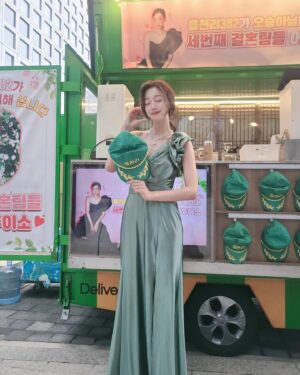 Oh Seung-ah Instagram - -

사랑하는 울 영원한가족 노글이..🌈
이렇게 감동주기 있다구..?🥹🩵🤍
창립기념회 촬영날 맞춰서 깜짝 커피차 선물도 보내주고..🧡❤️
레인보우파랑이 알라뷰😘 
< with 우리 드라마 대장이신 이재진감독님과도 한컷😎🤟🏻>

( 방송 나가고 올려야되서 .. 계속 기다렸당.. 올리고싶어 죽는줄 알았넹🤣🤣 고맙고 사랑해❤️)