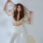 Oh Hye-soo Instagram - ⌛️ 돌고돌아 결국에는 소중한 인연이 되는 사람들이 있다. 그런 놀라운 사람들과 함께한 너무나도 따뜻했던 작업, 그 마지막 결과물🤎 Photo. @hoho_yummy H&M. @p___ji Stylist. @recipeon Model. @5yes__