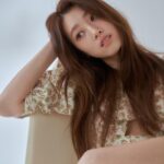 Oh Hye-soo Instagram - ⌛️ 돌고돌아 결국에는 소중한 인연이 되는 사람들이 있다. 그런 놀라운 사람들과 함께한 너무나도 따뜻했던 작업, 그 마지막 결과물🤎 Photo. @hoho_yummy H&M. @p___ji Stylist. @recipeon Model. @5yes__