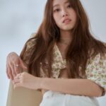 Oh Hye-soo Instagram - ⌛️ 돌고돌아 결국에는 소중한 인연이 되는 사람들이 있다. 그런 놀라운 사람들과 함께한 너무나도 따뜻했던 작업, 그 마지막 결과물🤎 Photo. @hoho_yummy H&M. @p___ji Stylist. @recipeon Model. @5yes__