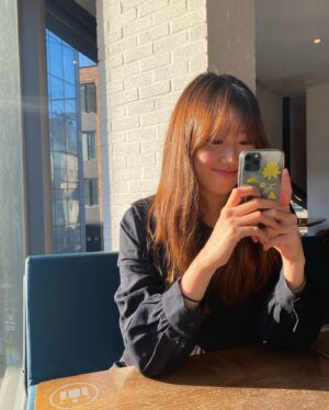 Oh Hye-soo Instagram - 제법 웃긴 나연이랑❤️
#지금우리학교는 #지우학 #은지  #allofusaredead #netflix