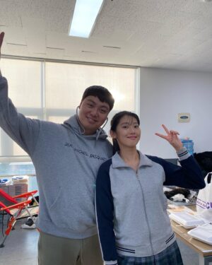 Oh Hye-soo Instagram - 은지 막촬날✨
with 미진, 수혁, 효령, 대수, 온조, 감독님 🖤
#지금우리학교는 #지우학 #은지 #allofusaredead #netflix 
#happynewyear