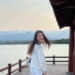 Oh Hye-soo Instagram - 여름 끝자락에서🦋