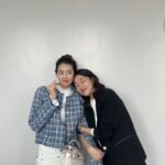 Oh Hye-soo Instagram - - 학교에서도 그랬지만 촬영장에서는 더욱 더 멋지게 빛이 났던 윤경언니💙 작품에서 만나 정말 반가웠어요 천사 선배님🧚🏻🤍 #이상한변호사우영우 #extraordinaryattorneywoo