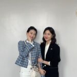 Oh Hye-soo Instagram - - 학교에서도 그랬지만 촬영장에서는 더욱 더 멋지게 빛이 났던 윤경언니💙 작품에서 만나 정말 반가웠어요 천사 선배님🧚🏻🤍 #이상한변호사우영우 #extraordinaryattorneywoo