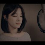 Oh Seung-hee Instagram – 채널 오픈 후 첫 번째 커버 영상이네요. 두근두근… 너무나 사랑해마지않는 심규선선배님의 노래를 불러보았승희다. 꼭 부르고 싶었던 노래이기도 했어요. 즐겁게 들어주세요🩶
This video is me singing my first cover video after opening my own youtube channel! This song is one of my favorite song sang by one of my favorite artist. I’ve always wanted to sing this song too! Please listen to it guys  #부디