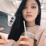Oh Seung-hee Instagram - ⠀ 매님이 윙크 해보라 하셔서 했는데, 그냥 눈에 뭐 들어간 사람