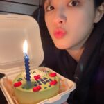 Oh Seung-hee Instagram - ⠀ ⠀ 자주 못 봐도 서운해하지 않고 서로 안부를 묻고, 선택을 존중하며 나아가 인생을 응원해 줄 수 있는 사람들이 곁에 있었기에 전보다 나은 지금의 제가 있을 수 있었어요. 더 나은 사람으로 성장할 수 있게 도와줘서 고맙고 이왕 이렇게 된 거 앞으로도 나 책임져ing ⋌˫己6해...し┫만을... ♥