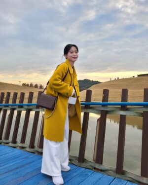 Oh Yu-jin Instagram - 🌼💛
#n개월전 #순천 #국가정원 #노랭이 
사진만 찍고 마스크 바로 썼습니다😊