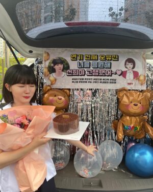 Oh Yu-jin Instagram - 우리 회사... WNY는 사랑이죠❤️
마지막 촬영날 서프라이즈때매 엄청 대성통곡했던...😭
올리고 싶어서 한참 참았다구요ㅠㅜㅠ
진짜 감사하구 싸랑합니당❤️❤️❤️❤️❤️❤️❤️
고생하셨어요오오오오🥰🥰🥰🥰

#청춘블라썸 #종영 #WNY #서프라이즈 #뿌엥 #🫶🏻