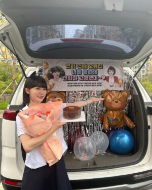 Oh Yu-jin Instagram - 우리 회사... WNY는 사랑이죠❤️
마지막 촬영날 서프라이즈때매 엄청 대성통곡했던...😭
올리고 싶어서 한참 참았다구요ㅠㅜㅠ
진짜 감사하구 싸랑합니당❤️❤️❤️❤️❤️❤️❤️
고생하셨어요오오오오🥰🥰🥰🥰

#청춘블라썸 #종영 #WNY #서프라이즈 #뿌엥 #🫶🏻