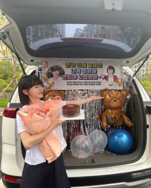 Oh Yu-jin Instagram - 우리 회사... WNY는 사랑이죠❤️
마지막 촬영날 서프라이즈때매 엄청 대성통곡했던...😭
올리고 싶어서 한참 참았다구요ㅠㅜㅠ
진짜 감사하구 싸랑합니당❤️❤️❤️❤️❤️❤️❤️
고생하셨어요오오오오🥰🥰🥰🥰

#청춘블라썸 #종영 #WNY #서프라이즈 #뿌엥 #🫶🏻