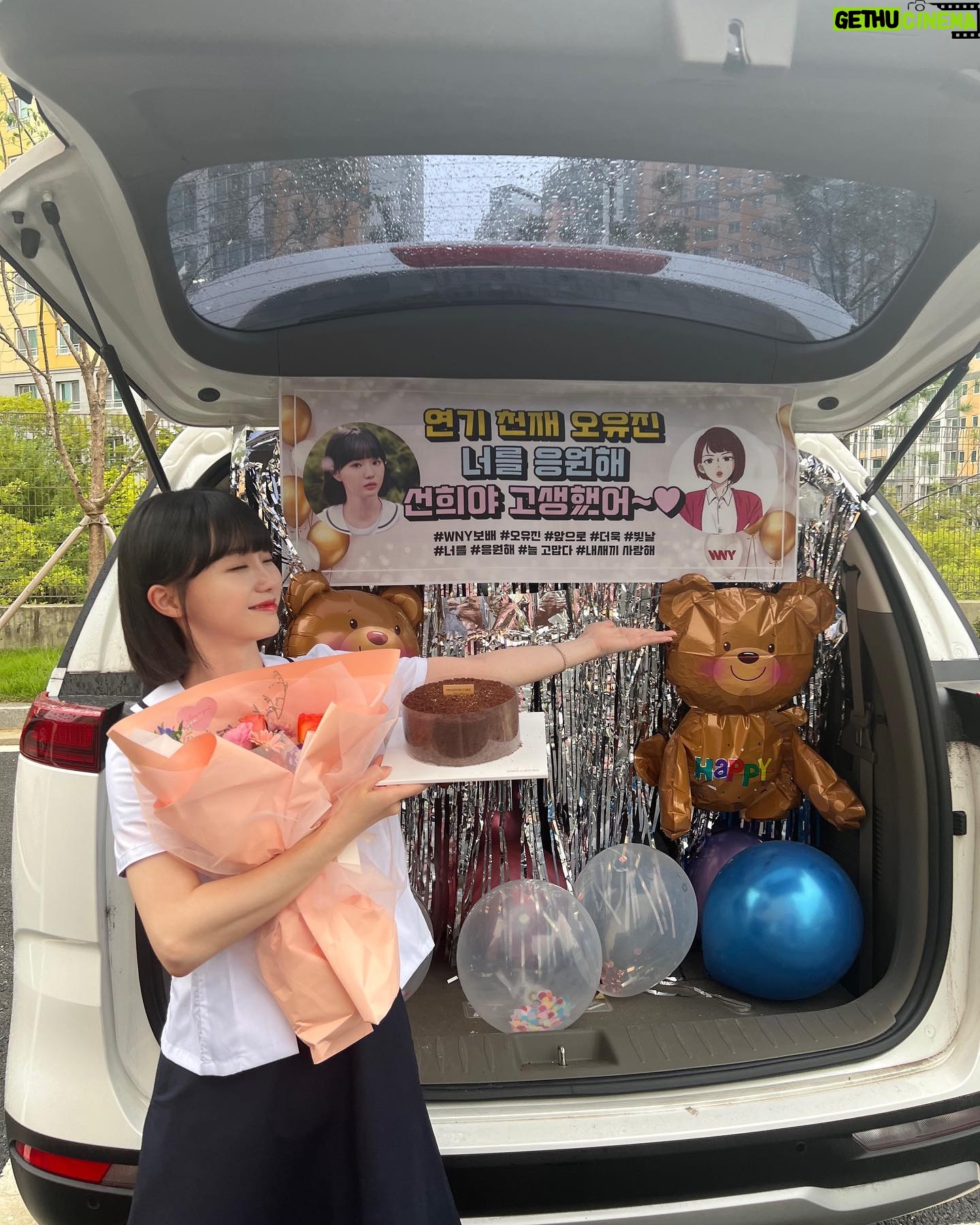 Oh Yu-jin - 30.2K Likes - 우리 회사... WNY는 사랑이죠❤️
마지막 촬영날 서프라이즈때매 엄청 대성통곡했던...😭
올리고 싶어서 한참 참았다구요ㅠㅜㅠ
진짜 감사하구 싸랑합니당❤️❤️❤️❤️❤️❤️❤️
고생하셨어요오오오오🥰🥰🥰🥰
#청춘블라썸 #종영 #WNY #서프라이즈 #뿌엥 #🫶🏻