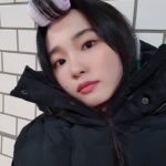 Oh Yu-jin Instagram - 🕳 👀🖤 #추웠네 #💬 #뭘까요 #🤷‍♀️