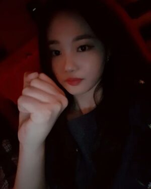 Oh Yu-jin Instagram - 앙냥ㅇ냠
손 먹어버리기