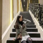 Oh Yu-jin Instagram – 여신강림에서 주혜민이라는 캐릭터로 많은 사랑을 받으며 지냈던 모든 시간들이 행복했습니다:)
그동안 여신강림을, 혜민이를 사랑해주셔서 감사합니다🙈 

저에게 주혜민이라는 캐릭터를 연기할 수 있게 기회를 주신 김상협감독님, 혜민이라는 캐릭터를 대사를 통해 완성 해낼수 있게 만들어주신 이시은 작가님께 진심으로 감사드립니다.
그리고 밤낮으로 고생 많으셨던 스태프분들, 배우분들 모두 정말 수고하셨습니다🙆‍♀️ 

곧 다음 작품으로 돌아올테니 좀만 기다려주세요🥰
사랑해요❤ 

I was so happy to be loved by all of you all the time as Joo Hye-min in “True Beauty”:)
Thank you so much for loving “True Beauty” and Hyemin🙈 

Also special thank you to the director Kim, who gave me this great opportunity to play the character Joo Hye-min, and writer Lee, who made the character Hyemin.
And all the staff and actors who worked hard day and night, thank you very much🙆‍♀️ 

I’ll be back with my next drama, so please wait a little while until then🥰
l Love You. Thank you❤