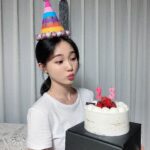 Oh Yu-jin Instagram – 20210723 HBD🥳
생일 축하해주신 모든 분들 감사합니다🥰
과분할만큼 많이 연락주셔서 덕분에 행복한 생일이었어요:)
보내주신 선물들도 잘 입고 잘 먹고, 잘 쓰겠습니당💕
모두들 더위랑 코로나 조심하시구 주말 행복하게 보내세요오🙆‍♀️