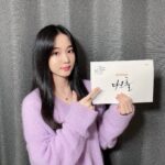 Oh Yu-jin Instagram - D-DAY 다크홀 "우리는 생존의 시대를 마주했다" 동림이로 분하는 동안 작품에 누가 되지 않도록 정말 사력을 다해 찍었던 다크홀이 드디어 오늘 밤 첫방송 됩니다🙆‍♀️ 재난미스터리 스릴러 크리처물로 지금까지와는 다른 신선한 장르물을 만나보실 수 있을거예요😁 궁금하시죠...? 그럼!! 오늘 밤 10시 50분 OCN과 tvN에서 첫방송되는 다크홀 많은 시청과 사랑 부탁드려요💕 (동림이는 2화부터 쭉 만나보실 수 있습니다🤩) 그리고 오늘 저녁 7시에 소소하게 인스타라이브를 해볼까합니다... 시간이 되시는 분들은 함께 해요❤ #다크홀 #darkhole #한동림 #OCN #tvN #동시방송 #오늘밤 #10시50분 #본방사수📺