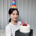 Oh Yu-jin Instagram – 20210723 HBD🥳
생일 축하해주신 모든 분들 감사합니다🥰
과분할만큼 많이 연락주셔서 덕분에 행복한 생일이었어요:)
보내주신 선물들도 잘 입고 잘 먹고, 잘 쓰겠습니당💕
모두들 더위랑 코로나 조심하시구 주말 행복하게 보내세요오🙆‍♀️