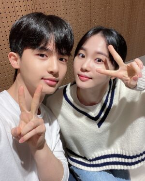 Oh Yu-jin Instagram - 브이가 제일 만만하지
(Feat.쌍둥이오빠)
#쌍둥이 #오빠 #1분차이 #twins #연습실에서 #브이 #✌
