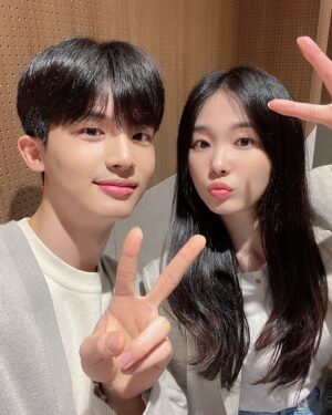 Oh Yu-jin Instagram - 브이가 제일 만만하지
(Feat.쌍둥이오빠)
#쌍둥이 #오빠 #1분차이 #twins #연습실에서 #브이 #✌