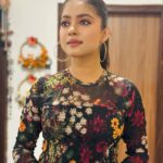 Oindrila Bose Instagram – 🙋🏻‍♀️there 

#fitcheck #ottd #love #hope