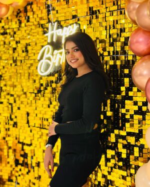 Oindrila Bose Instagram - Happy birthday to me 🥳
.
.
picture courtesy to my favourite @debchandrima_official