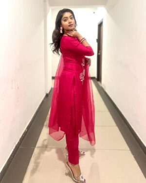 Oindrila Bose Instagram - In love with my ethnic vibes💞

Salwar kameez @swara_fashionss 
Styled by @subrata4462