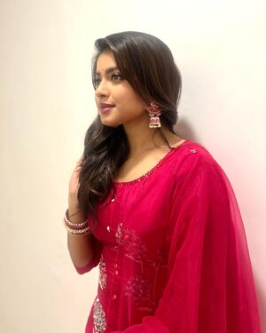 Oindrila Bose Instagram - In love with my ethnic vibes💞

Salwar kameez @swara_fashionss 
Styled by @subrata4462