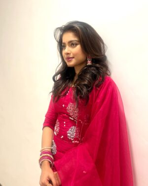 Oindrila Bose Instagram - In love with my ethnic vibes💞

Salwar kameez @swara_fashionss 
Styled by @subrata4462
