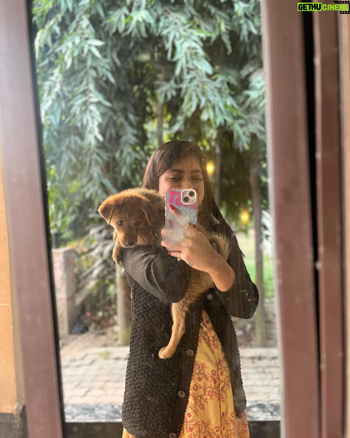 Oindrila Bose Instagram - Hugs and kisses ☺️