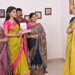 Oindrila Bose Instagram - আজ সপরিবারে আমরা খেলব “ঘরে ঘরে Zee Bangla”। ঠিক ৪.৩০ এর সময় , কেউ Miss করবেন না কিন্তু 🥰 @zeebanglaofficial