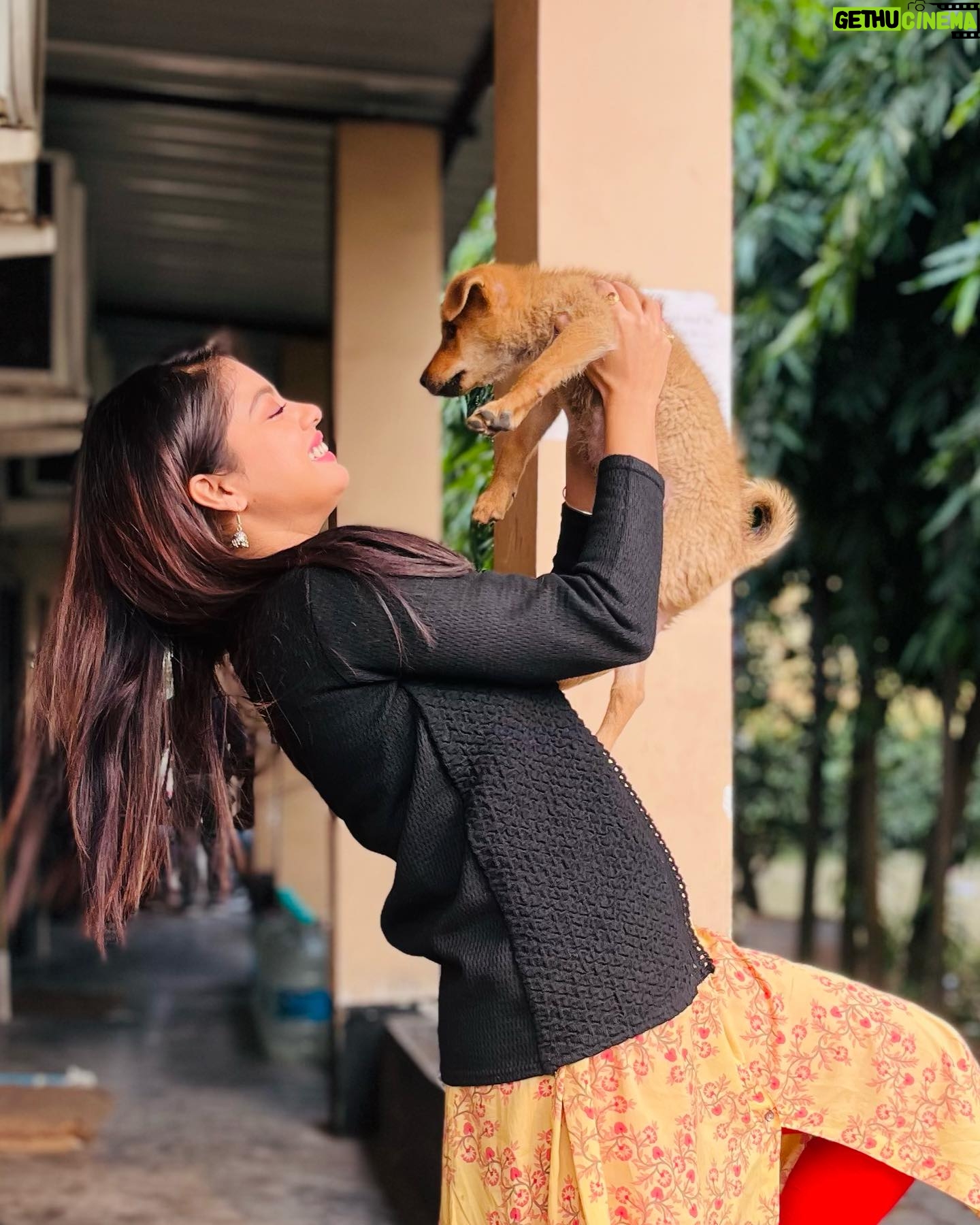 Oindrila Bose Instagram - Hugs and kisses ☺️