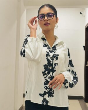 Oindrila Bose Instagram - Be a badass with a 😎
.
.
.
#newspecs👓 #explore #ottd #black #white