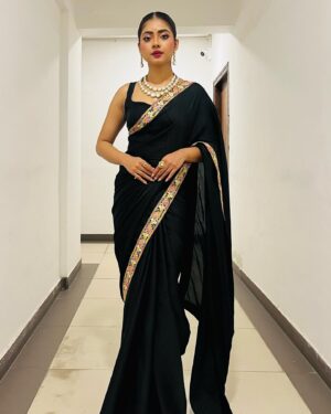 Oindrila Bose Instagram - 🎆
#zeebangla #sonarsongsar2024 

Wardrobe @___vastraa 
Jewellery @jhalak_thedesignerstore 
Make up and hair @baban.islam.54 
Styled by @subrata4462