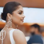 Oindrila Bose Instagram - Glimpse of yesterday🤍 #sadarongerprithibi #premiere #newbengalimovie #explore Make up and hair @baban.islam.54 Styled by @subrata4462 Saree @kreationby.kj Jewellery @jhalak_thedesignerstore DOP @saan_insta_ii
