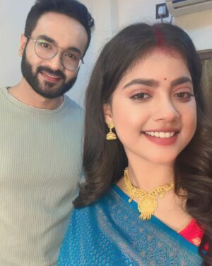 Oindrila Bose Instagram - Every good thing ends .. The better ones end soon !! Rahool and Papri ends their beautiful journey today ... Hope ‘Mili’ will remain etched in your memory as it ill remain to us🥂

#mili #rahul #papri #oindrilabose #dhrubosarkar