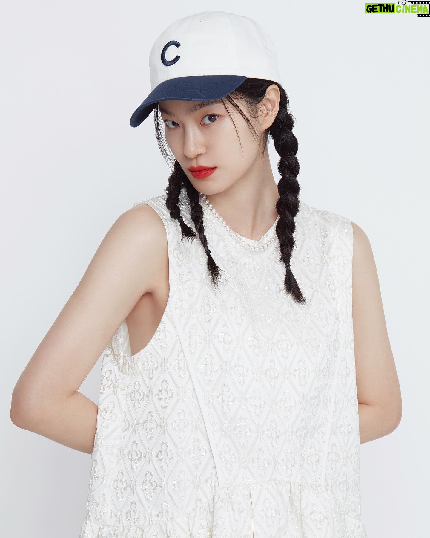 Ok Ja-yeon - 5.3K Likes - 우먼센스 6월호🤍
@iwomansense
Editor 송정은
Photo 김외밀
Hair @aluu_doeun
Makeup @aluu_ssoo9242
Style @ringring.studio