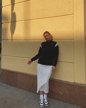Oksana Adamovich Instagram - The sporty sweatshirt is now fashionable with a midi skirt. You can wear sneakers or shoes with socks and wow

Олимпийка с юбкой миди это очень модно сейчас. Вы можете надеть удобные кеды или туфли с носками и будет вау эффект 

#sportsweatshirt #casualoutfitideas #sportoutfit #midiskirt #pumasweatshirt #casualstyleforwomen #cityoutfit #sportclassicoutfit #sneakersoutfit