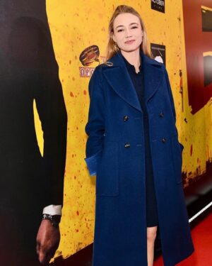 Oksana Akinshina Instagram - Вчера была премьера фильма «Бумеранг» у моего друга и родного человека, одного из моих самых важных режиссёров - Пети Буслова. 
Эффект бумеранга - это то, что нам непременно возвращается. Очень хочу и желаю, чтобы твои @petrbuslovfilm затраченные усилия, твоя энергия и талант вернулись тебе поддержкой зрителя и кассовыми сборами! Со 2 декабря «Бумеранг» в кино! Посмотрите! #бумеранг #фильмбумеранг #ОКсмотреть #пошлавкинооксана