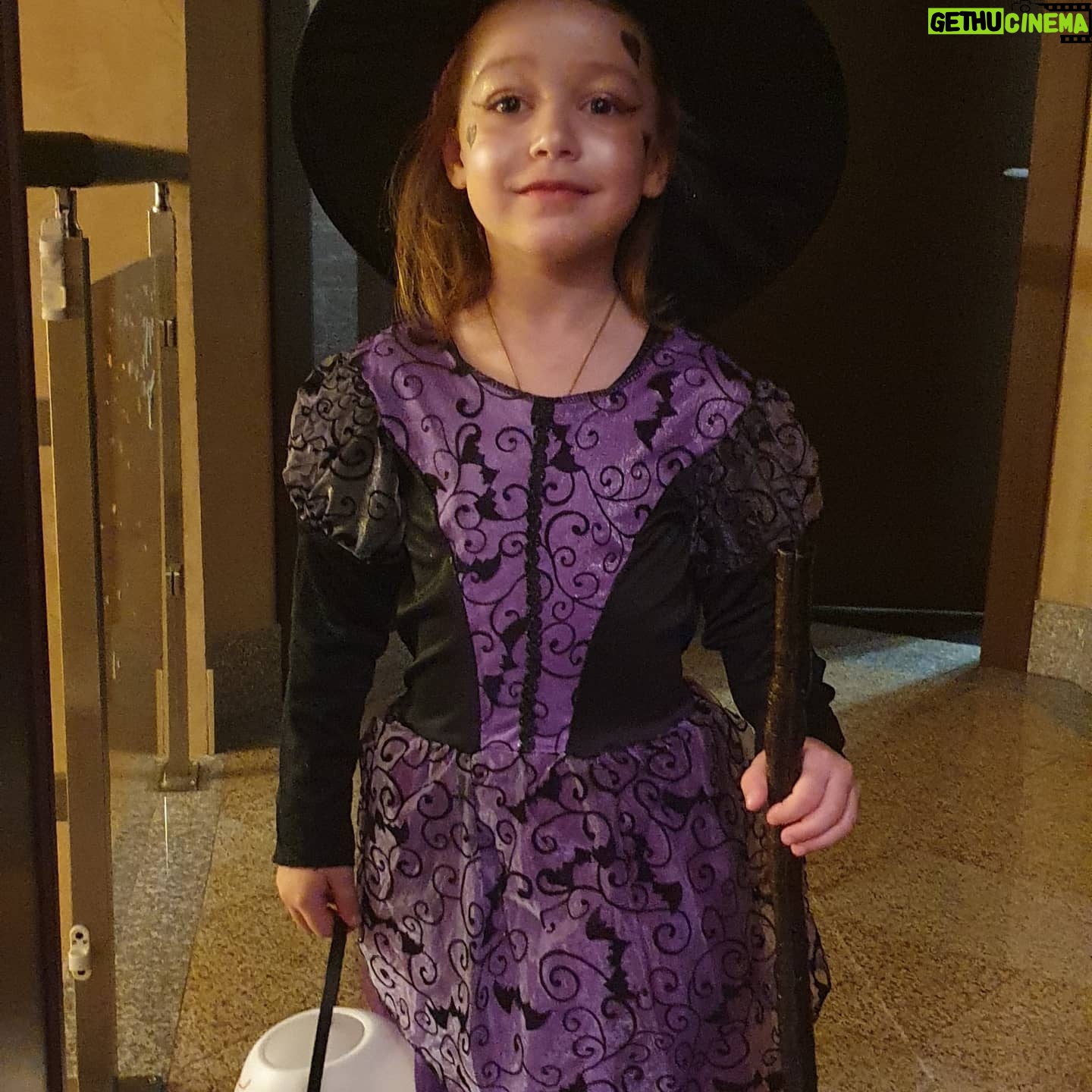 Oksana Akinshina Instagram - Halloween πππΏπΏπΉπΉπΉπΉπ€‘π€‘π€‘π€‘β π»π»π§ββοΈπ§ββοΈπ§ββοΈπ§ββοΈ