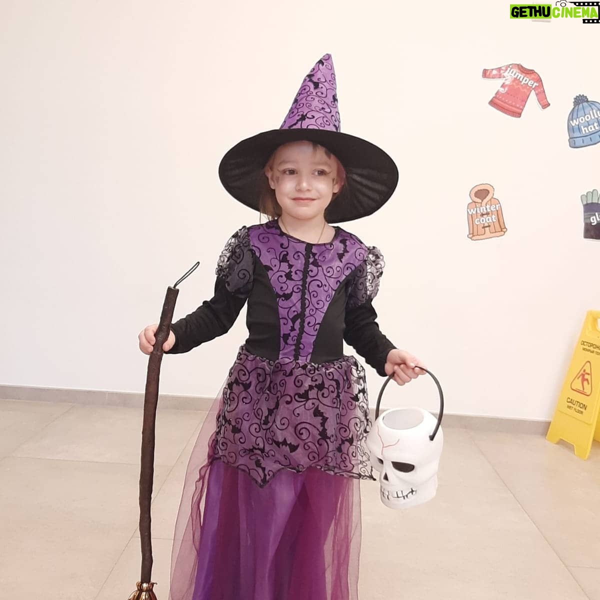 Oksana Akinshina Instagram - Halloween πππΏπΏπΉπΉπΉπΉπ€‘π€‘π€‘π€‘β π»π»π§ββοΈπ§ββοΈπ§ββοΈπ§ββοΈ