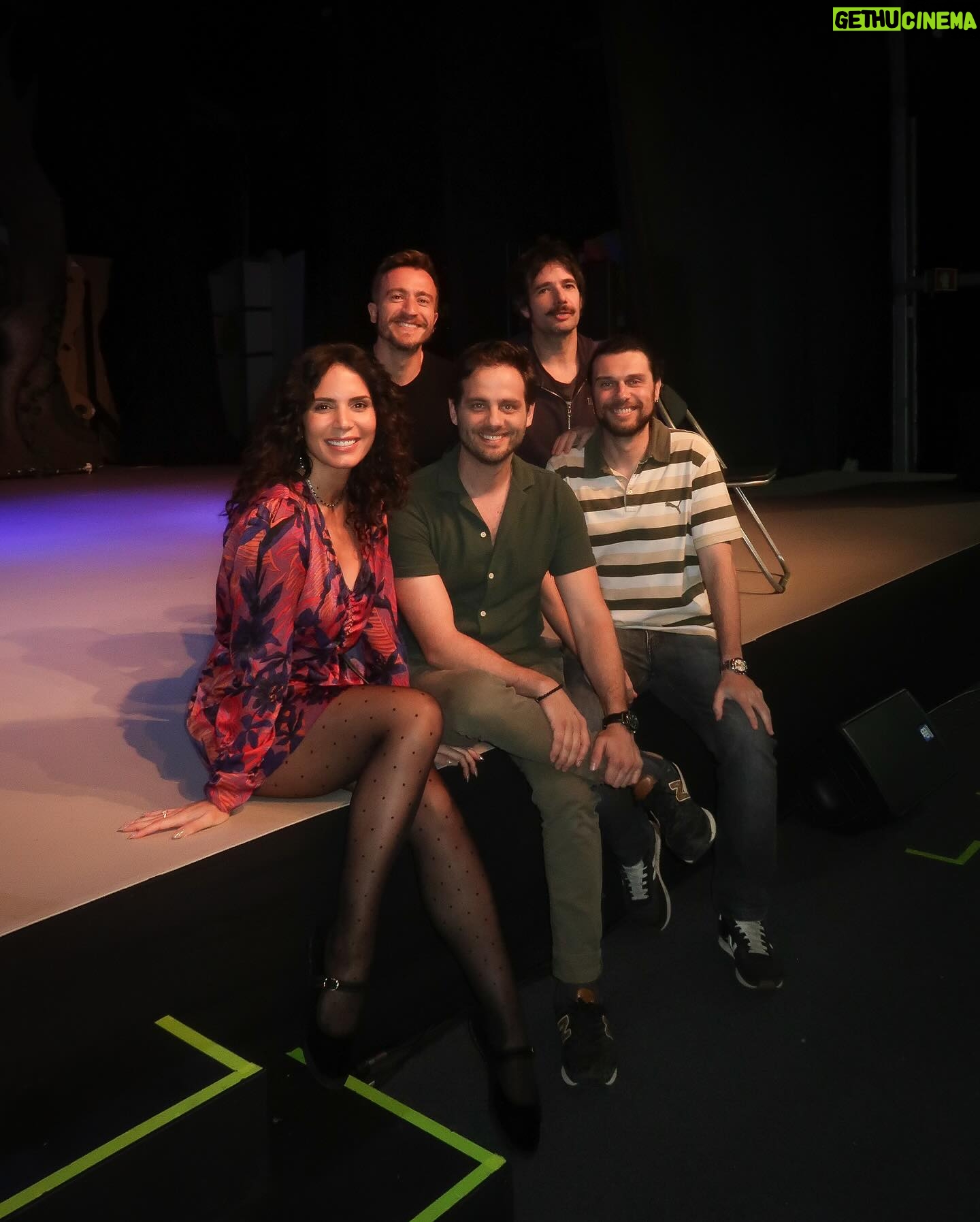 Olívia Ortiz Instagram - Já começaram os ensaios da nossa peça de teatro “26 de Abril - O dia seguinte”. De 25 a 27 de Abril, pelas 21h no Palco Ticketline. #revoluçãodoscravos #25deabrilsempre #parquemayer