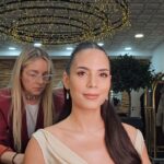 Olívia Ortiz Instagram - Entre troca de ideias e chegamos a isto. O que acham deste penteado feito pela @cristinarodrigues_missme para a gala de aniversário da @tvioficial? #parabenstvi #quegrande31